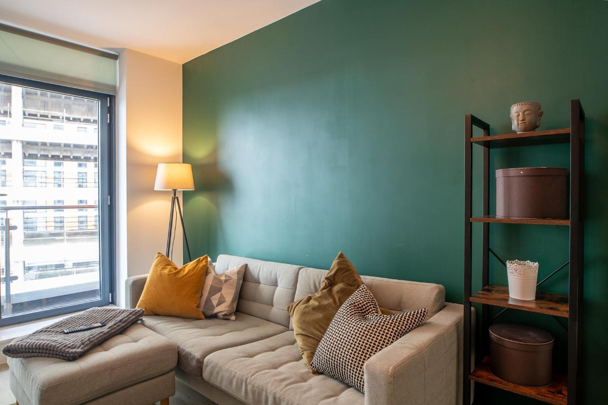 Modern And Spacious Apartment In Salford Quays Manchester Exterior foto