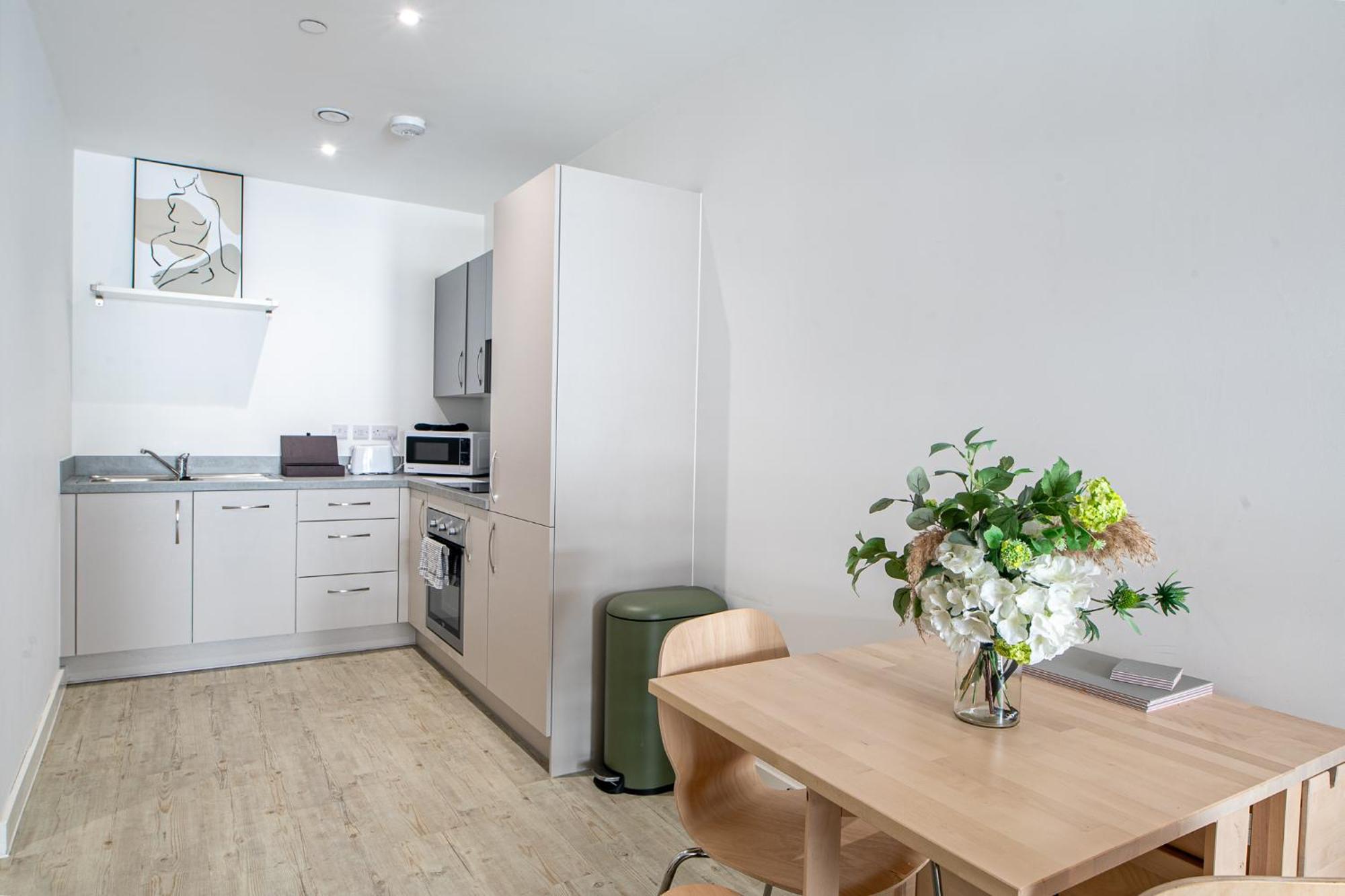 Modern And Spacious Apartment In Salford Quays Manchester Exterior foto